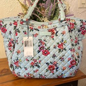 BNWT VERA BRADLEY ICONIC GLENNA SATCHEL Water bouquet.$88. Pretty mint green